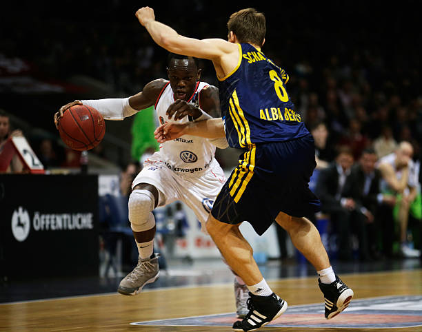 目前效力于 目前效力于