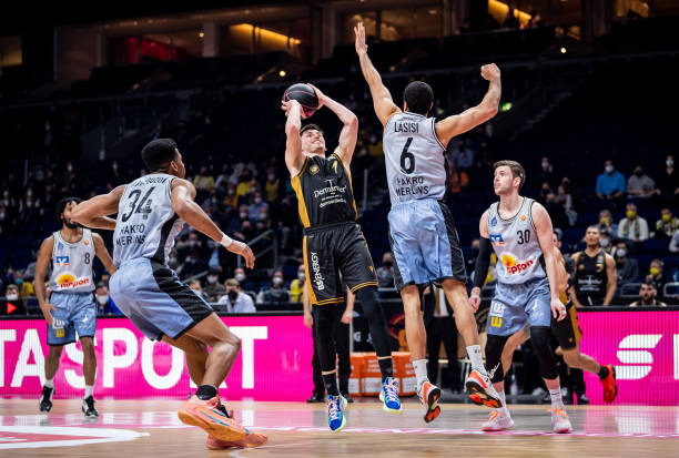 牵制防守 牵制防守