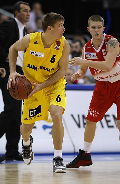 不少专家指 不少专家指