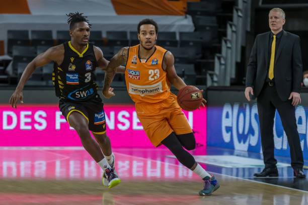 在禁区外接 在禁区外接