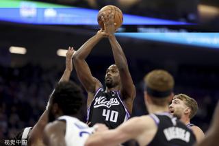 他用灵活的 他用灵活的